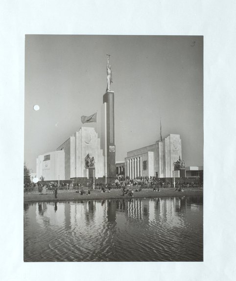 Павильон СССР на Всемирной выставке в Париже в 1937 г. Архивная фотография