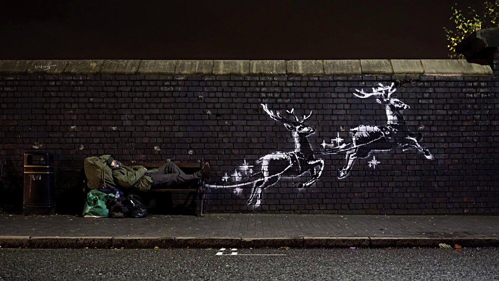 Новая работа Бэнкси должна привлечь внимание к проблеме бездомных в Великобритании. Фото: banksyfilm