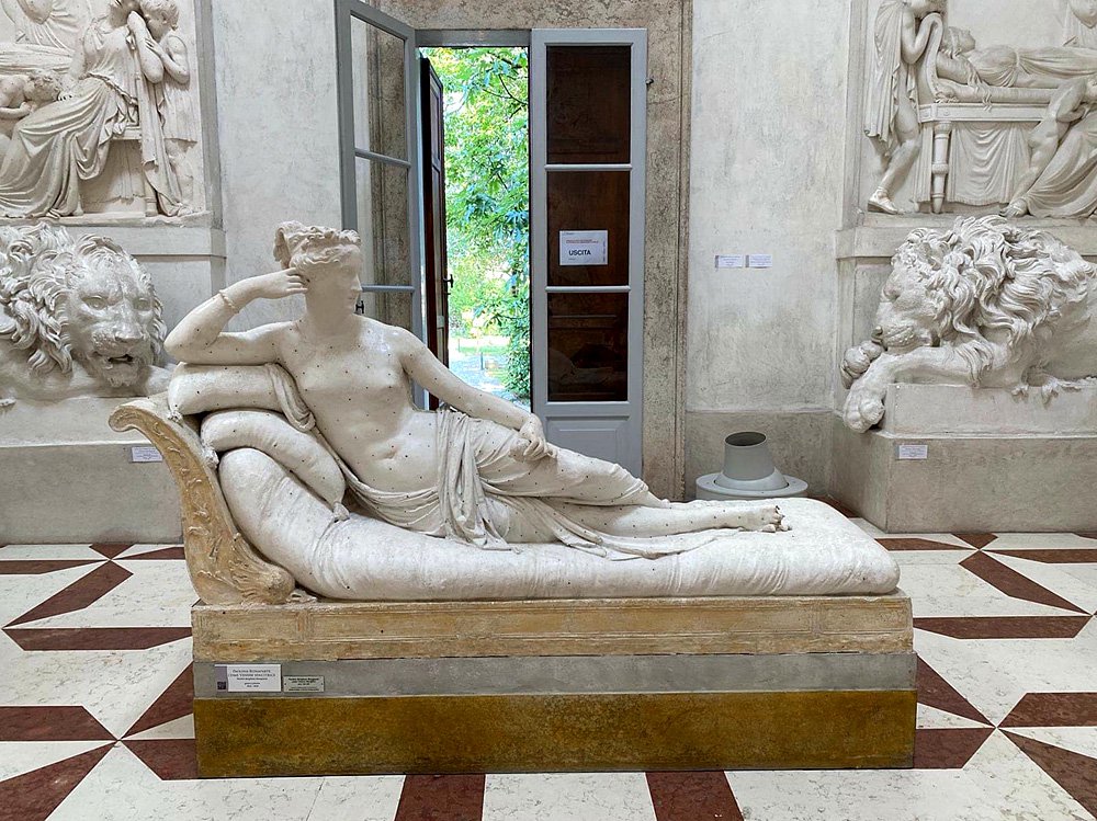 Гипсовая модель скульптуры Полины Бонапарт после нанесения повреждений. Фото: Museo Gypsotheca Antonio Canova