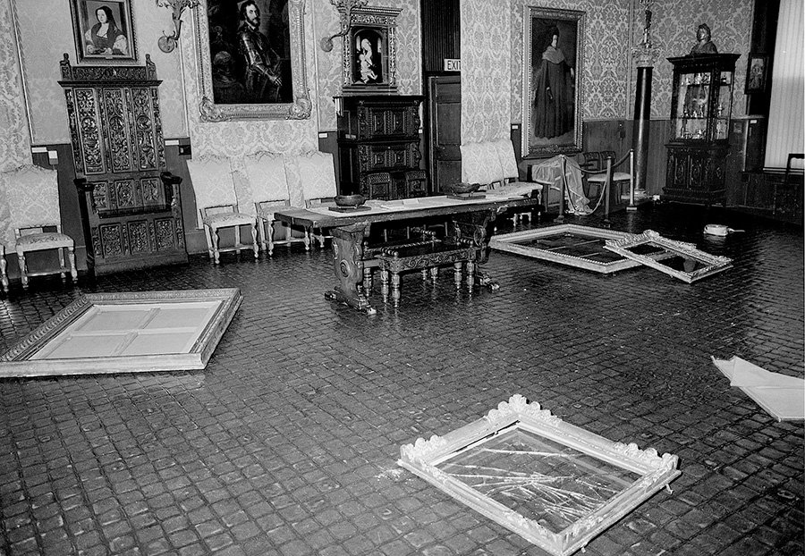 Пустые рамы, из которых были вырезаны произведения во время ограбления в Музее Изабеллы Стюарт-Гарднер в 1990 г. Фото: The Isabella Stewart Gardner Museum