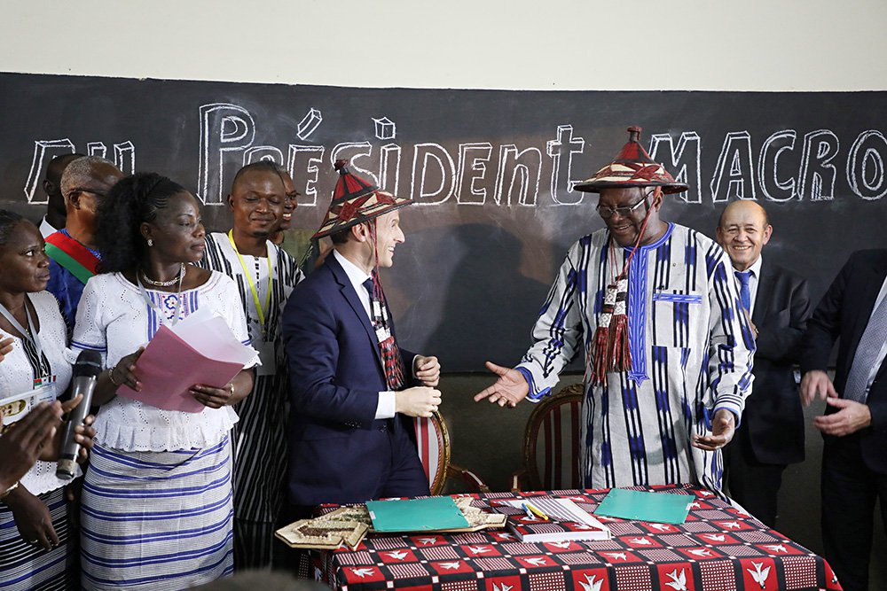 Президент Франции Эмманюэль Макрон и президент Буркина-Фасо Рок Марк Кристиан Каборе. Фото: AFP PHOTO / POOL / Ludovic Mari