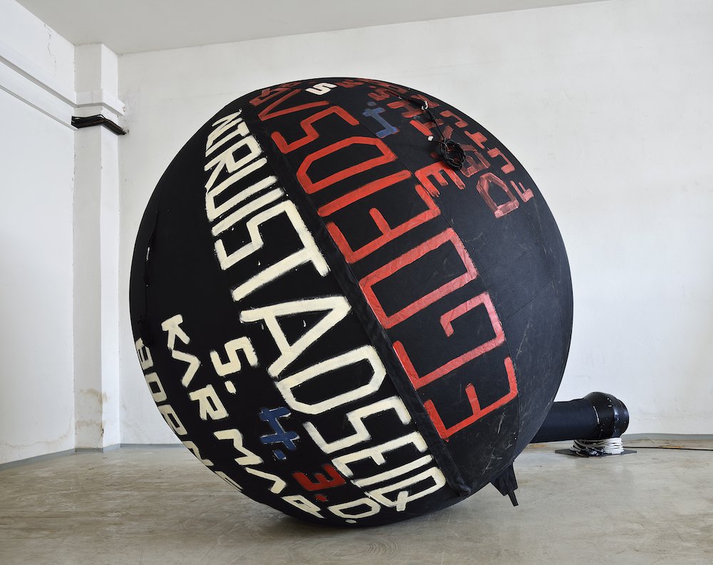 Стано Филко. ALTRUISTADSEIQ 5. 4.3.D. (EGO Balloon). 2005. Фото: Galerie Emanuel Layr, Vienna/ Rome, Linea Collection, Bratislava