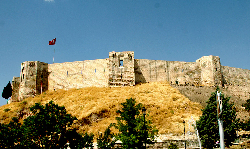 Крепость из списка наследия ЮНЕСКО обрушилась при землетрясении в Турции