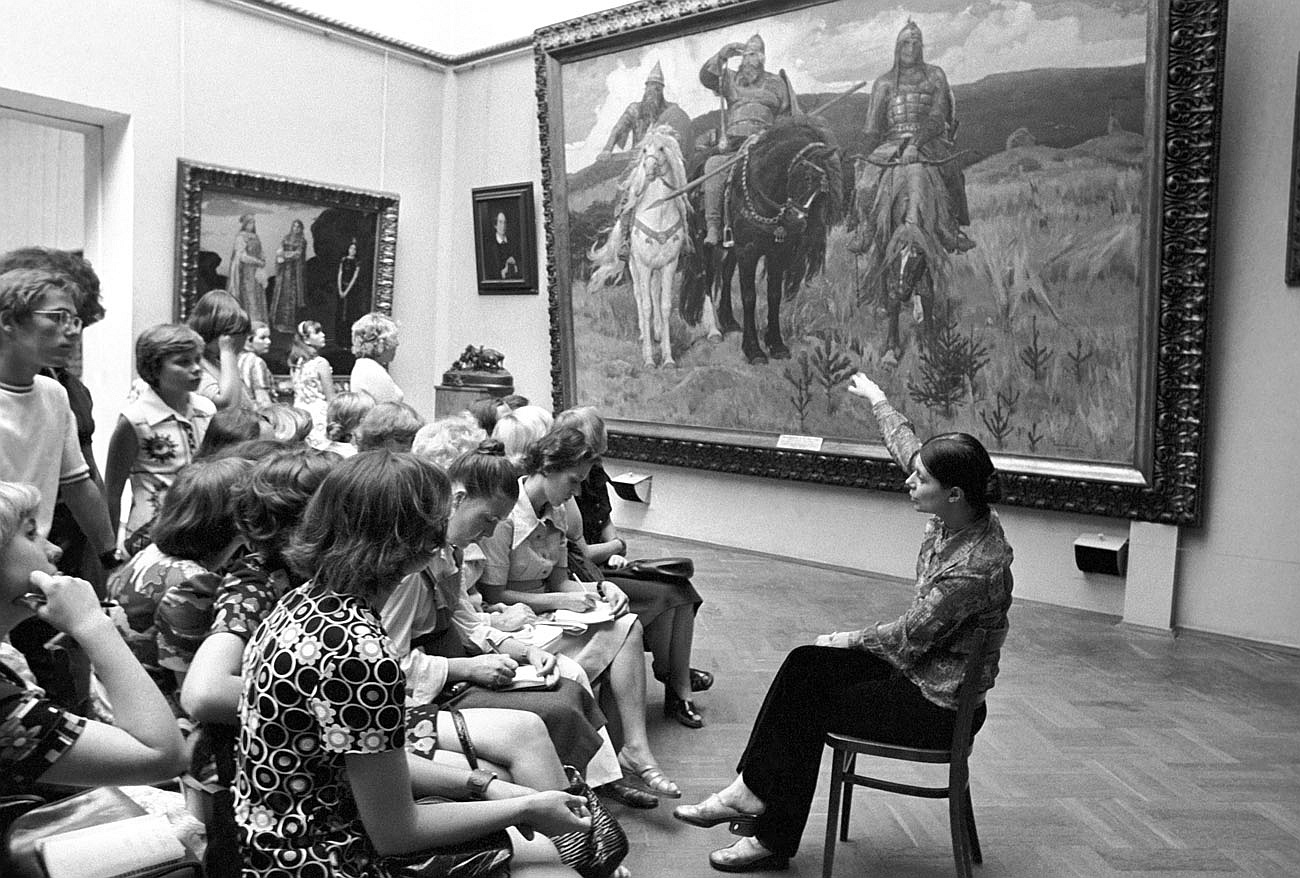 лекционный зал в музее. лекция в музее. музей искусстве хх-xxi лекции. лекторий в музее. лекции по современному искусству.